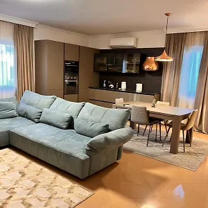 vila-chaplin.hotels-in-tirana.com/