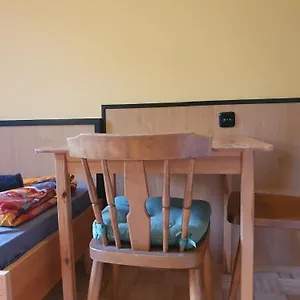 Affordable Central Rooms, 10-min To Lugner City Wien