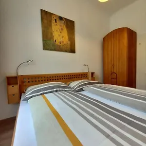 Altbauwohnung Neu Saniert - Fuer Familien Geeignet Wien